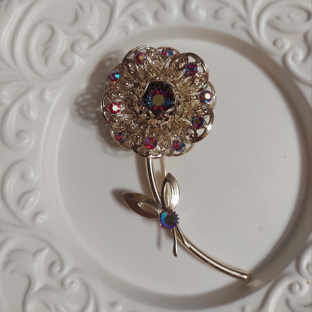 Sarah Coventry Vintage Textured Gold/Crystal Flower Brooch/Pin
